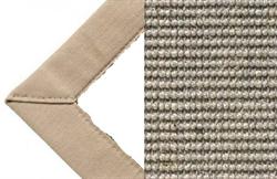 Sisal grå 014 tæppe med kantbånd i sand farve